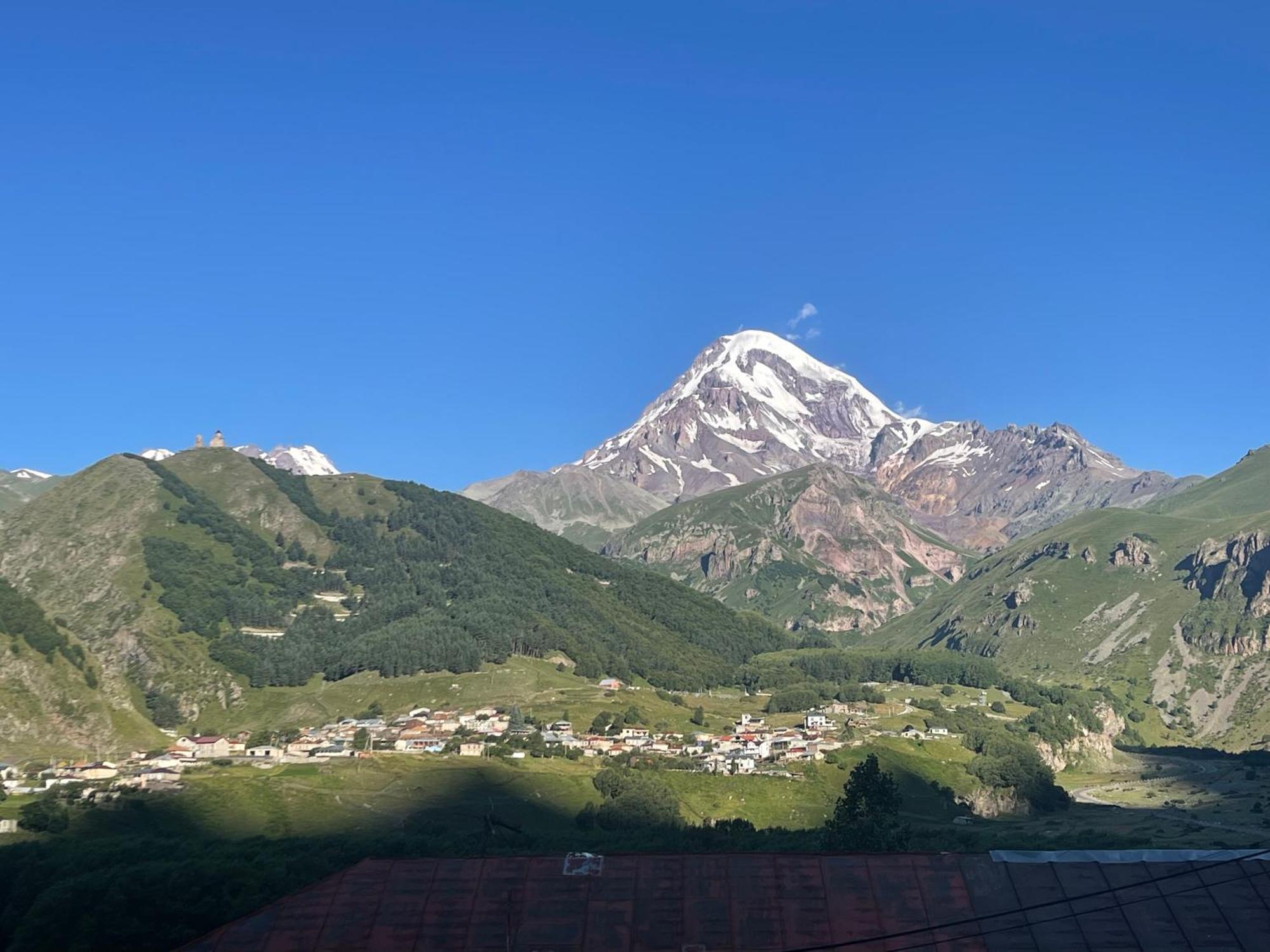 Sunny Guesthouse Kazbegi Exterior foto