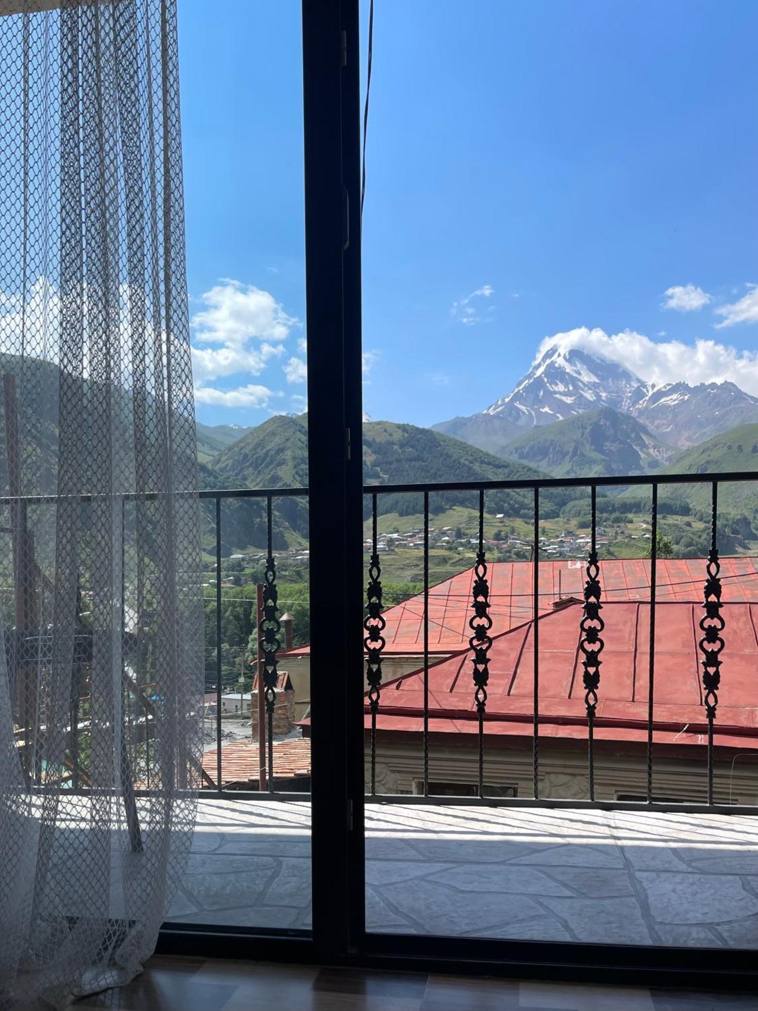 Sunny Guesthouse Kazbegi Exterior foto