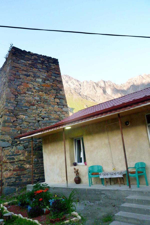 Sunny Guesthouse Kazbegi Exterior foto