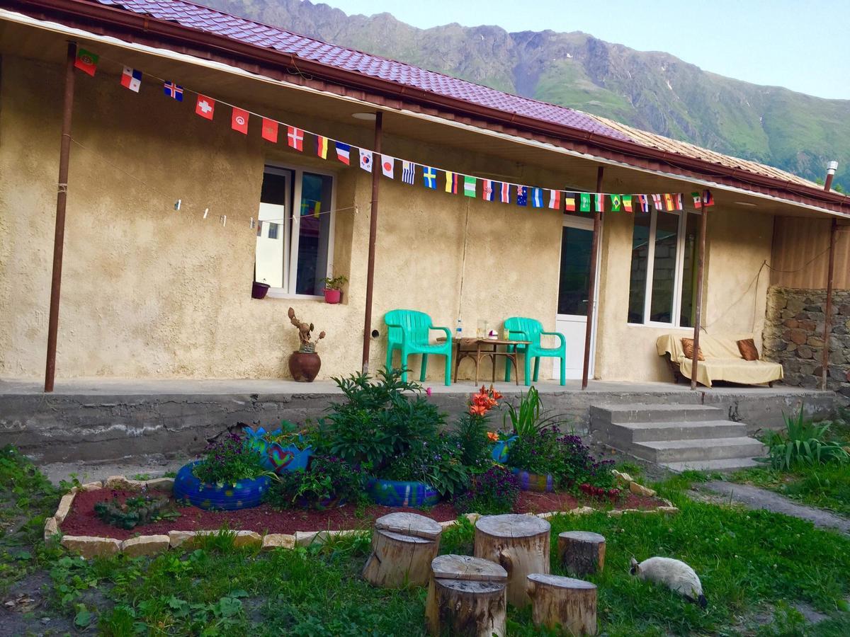 Sunny Guesthouse Kazbegi Exterior foto